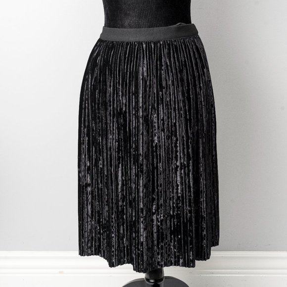 NWOT Lord & Taylor pleated velvet skirt -  XL - Picture 1 of 3